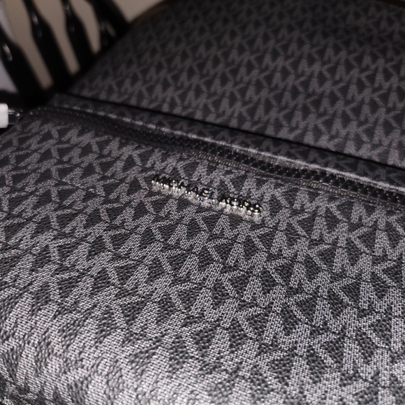 Michael kors back pack - Picture 7 of 10